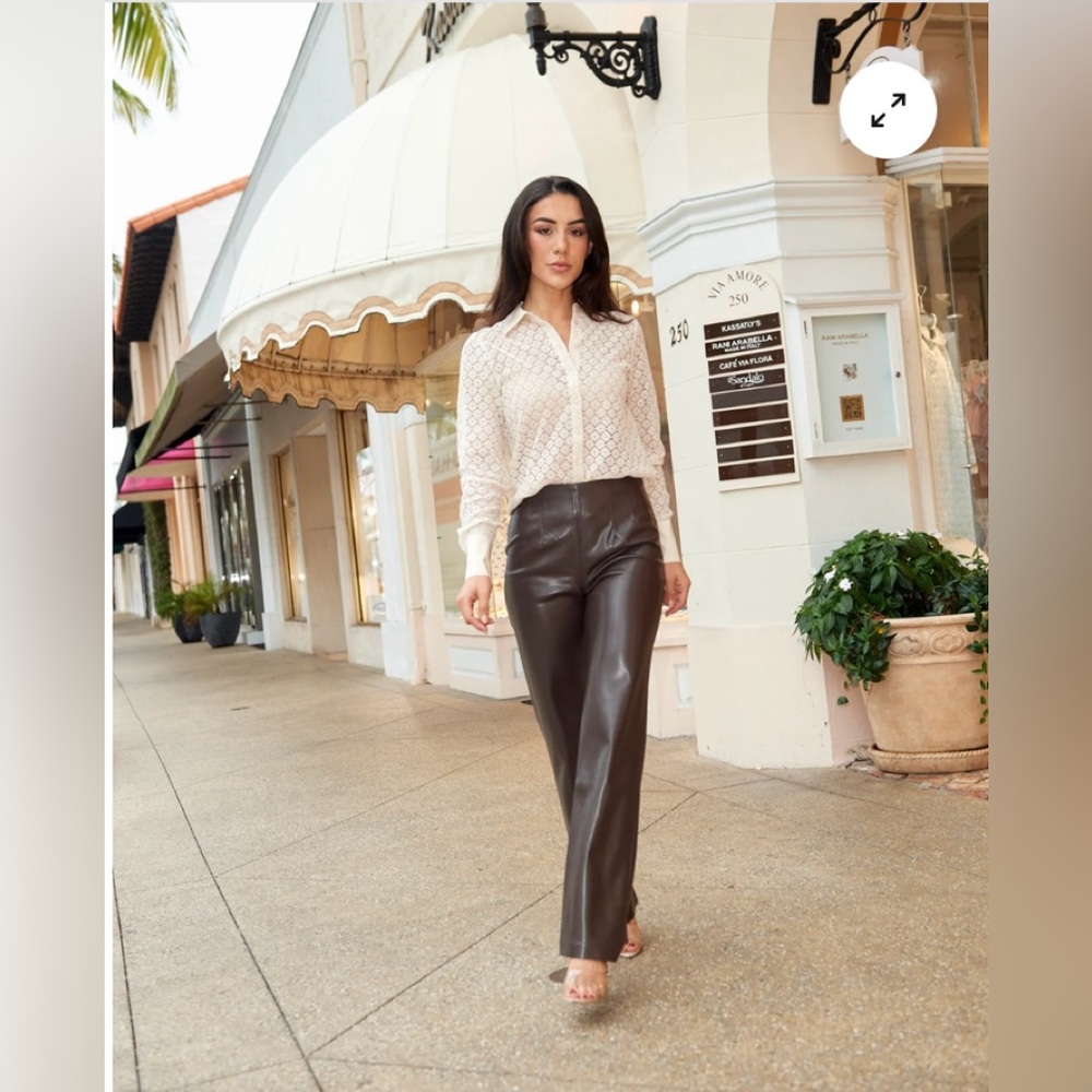 NWT wearesundays Vegan Leather Yana Pants Chocolate Brown XS
YANA PANTS